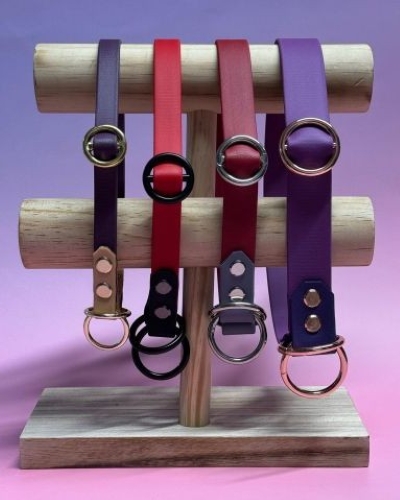 Zugstopphalsbänder mit doppeltem Umschlag